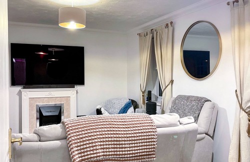 Rochester Apartment | 1-bed Apt, Sleeps 2, 20 min Walk to Centre