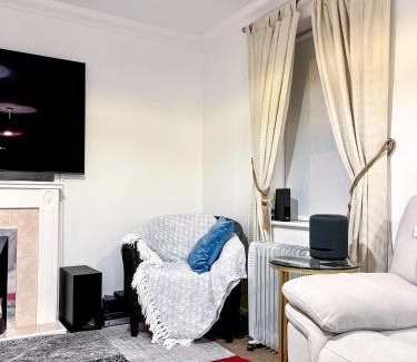 Rochester Apartment | 1-Bed Apt Sleeps 2 20 min walk to Centre