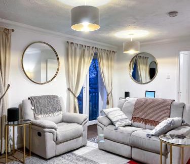 Rochester Apartment | 1-Bed Apt Sleeps 2 20 min walk to Centre