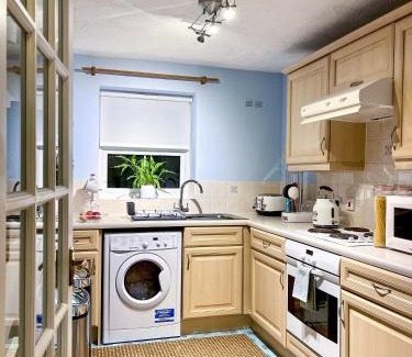 Rochester Apartment | 1-Bed Apt Sleeps 2 20 min walk to Centre