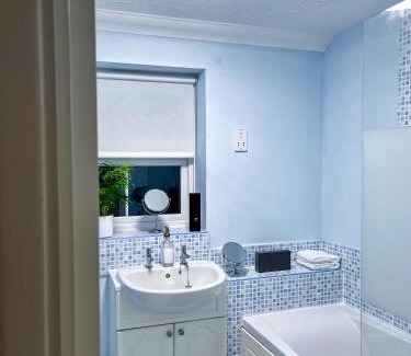 Rochester Apartment | 1-Bed Apt Sleeps 2 20 min walk to Centre