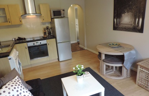Bagshot Apartment | 1 Bed Bagshot Pennyhill Accommodation