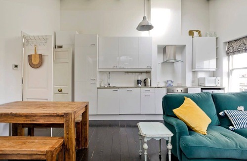 North Kensington Apartment | 1 Bed Bohemian Loft Style Apt