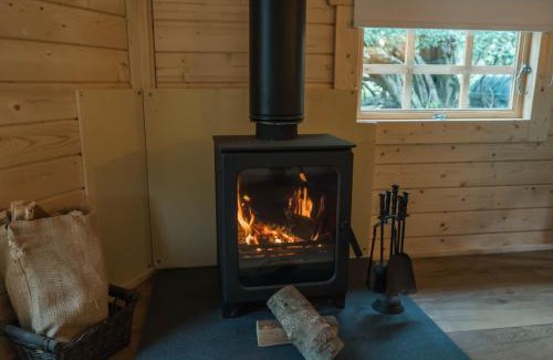 Carluke House | 1-Bed Cabin 2 Adults Outdoor Bath & Wood Burner