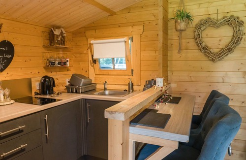 Carluke Cabin | 1-Bed Cabin, 2 adults, Wood Burning Hot Tub & Fire