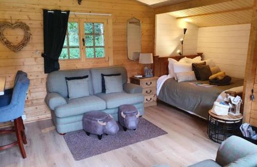 Carluke House | 1-Bed Cabin 2 adults Wood Burning Hot Tub & Fire