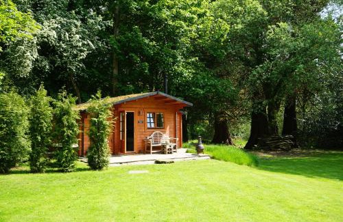 Carluke House | 1-Bed Cabin 2 adults Wood Burning Hot Tub & Fire
