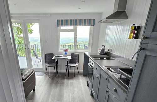 Saint Ann's Chapel Cabin | 1 Bed Cabin-Sleeps 2, Hot Tub, Garden, Views, Pets