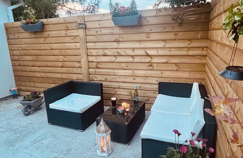 County Meath Cabin | 1-Bed Cosy Cottage near Emerald Park - Sleeps 5