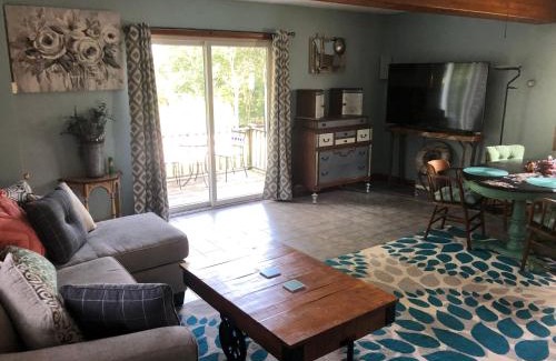 Westport House | 1 bed cottage, partial waterviews & water access