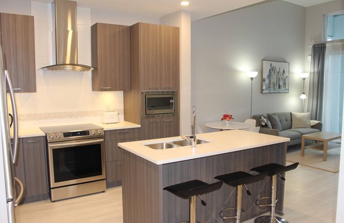 Tsawwassen Condo | 1 Bed + Den Penthouse with Ocean & Mountain views