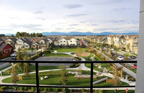 Tsawwassen Condo | 1 Bed + Den Penthouse with Ocean & Mountain views