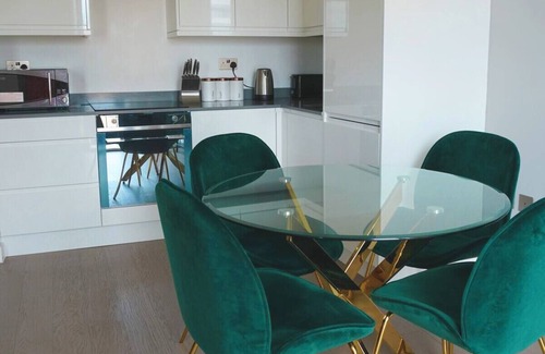 St Albans Apartment | 1 Bed flat | 1 sofabed | Sleeps 3 | Spacious apartment | Next to train Station