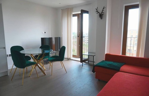 St Albans Apartment | 1 Bed flat | 1 sofabed | Sleeps 3 | Spacious apartment | Next to train Station