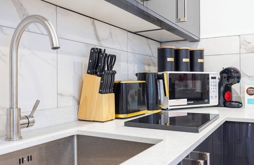 Broad Green Apartment | 1 Bed Flat | Central Croydon | Sleeps 4 | Workers | Families