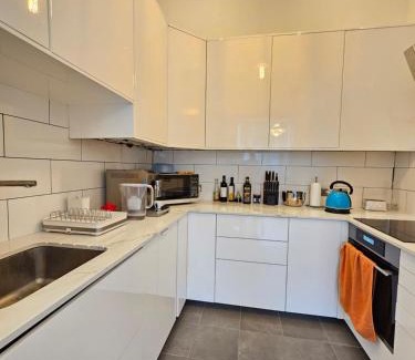 Westbourne Apartment | 1 bed flat near Little Venice and Paddington