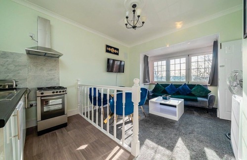 Wanstead Apartment | 1 Bed Flat Wanstead E11 2PF | Save 10% LongStay | Contractors | Wi-Fi | Sleeps4 | Parking