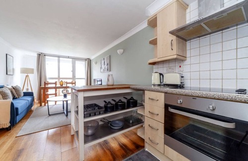 Canonbury Apartment | 1 Bed Flat with Balcony in Dalston