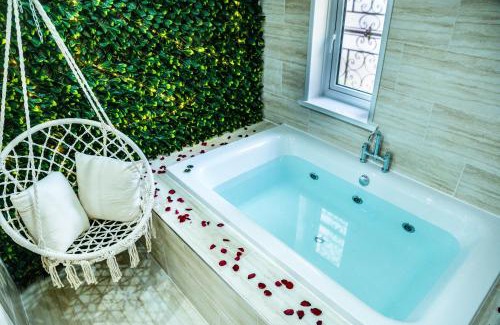 Bradford House | 1 Bed House - Sleeps 2 - Parking - Wifi