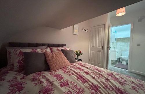 Little Hayfield House | 1-Bed House Sleeps 4 Free Parking