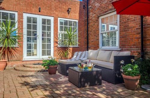 Bacton House | 1 Bed in Bacton KT114