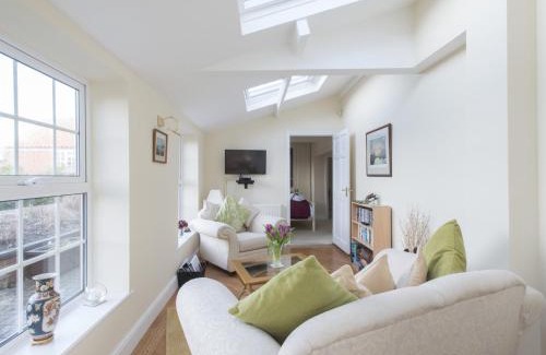 Bacton House | 1 Bed in Bacton KT114