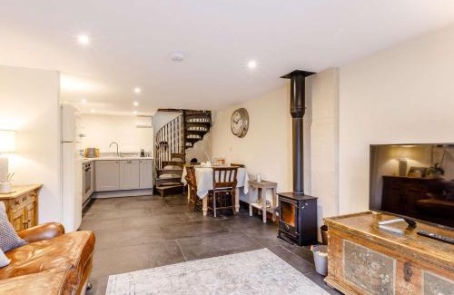 Nunney House | 1 Bed in Bath 83834