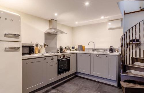 Nunney House | 1 Bed in Bath 83834