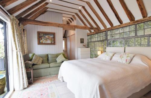 Abbess Roding House | 1 bed in Biddenden BT064