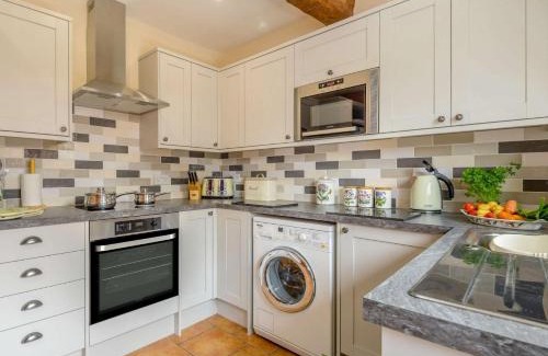 Brecon House | 1 Bed in Brecon BN015