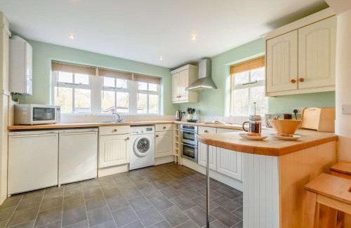 Combs House | 1 Bed in Combs PK682