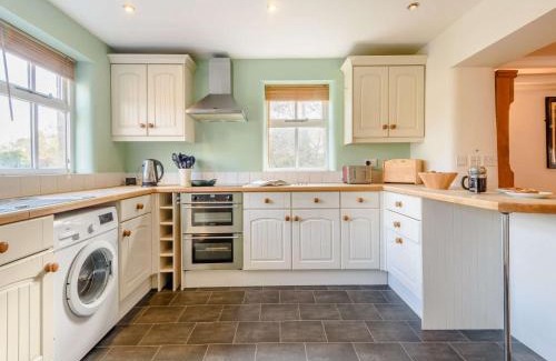 Combs House | 1 Bed in Combs PK682