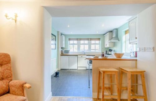 Combs House | 1 Bed in Combs PK682