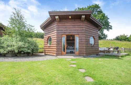 Llanfihangel-Ystrad Cabin | 1 Bed in Dihewyd oc-s32353
