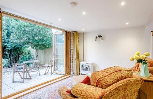 Glastonbury House | 1 Bed in Glastonbury 79123