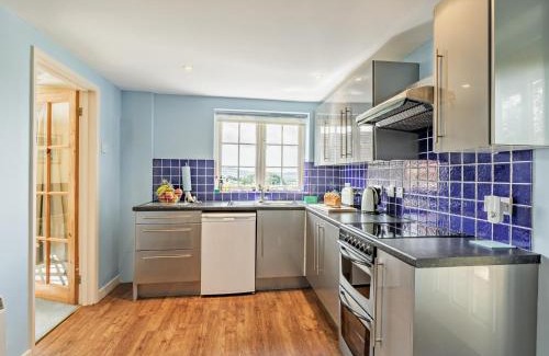 Axminster House | 1 Bed in Lyme Regis WHOUS
