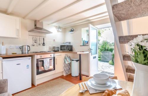 Black Torrington House | 1 Bed in Torrington 42982