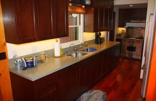 Donner Lake Woods House | 1 bed + kids room, 2 bath, sleeps 4 adults. West End of Donner Lake DLR#105