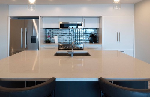 Saanich East Apartment | 1 bed oceanfront suite with spectacular panoramic views