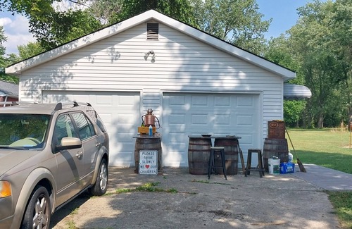 Strongsville House | 1-bed on 1 acre complete remodel. Cabin like interior.unique. Sleeps 2.
