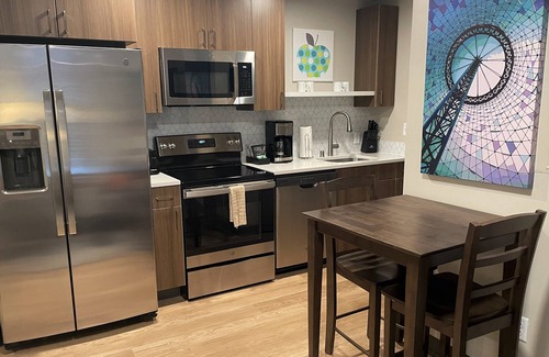 Riverside Apartment | 1 Bed Outstanding Travel Apartment Perfect for Nomadic Living