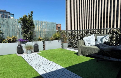 The Westside Apartment | 1 Bed Penthouse - Hot Tub - Roof Terrace - Parking