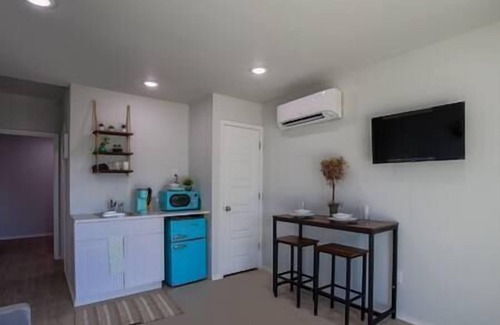 Canyon Lake House | 1 Bed | Private Waterfront Tiny Home 1BR | 6A, Private Waterfront Tiny Home 1BR | 6A