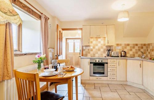 Crickhowell House | 1 bed property in Tretower Brecon Beacons BN126