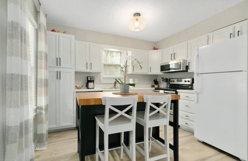 Rosedale House | 1-Bed Retreat | Gated Yard | Near KU Hospital | 20