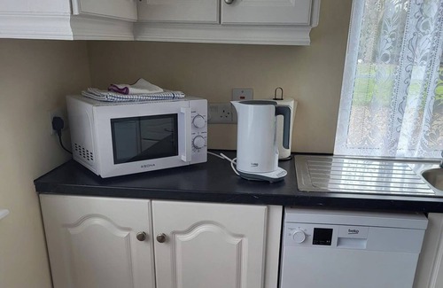 Leinster Apartment | 1 Bed retreat-Sleeps 2-Secure parking-Garden