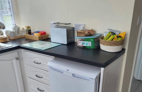 Leinster Apartment | 1 Bed retreat-Sleeps 2-Secure parking-Garden