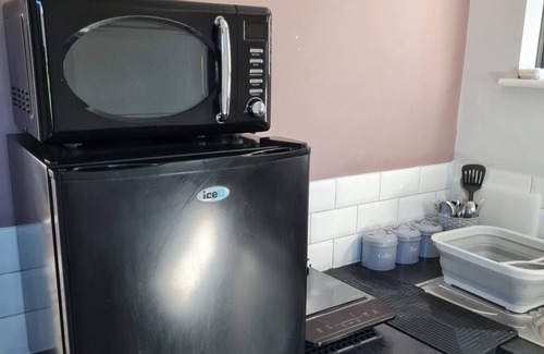Old Harlow Apartment | 1 Bed-Sleeps 2-Parking-Garden-2 min train station
