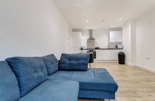 Slough Apartment | 1 Bed, Sleeps 3, Free Parking, Wifi