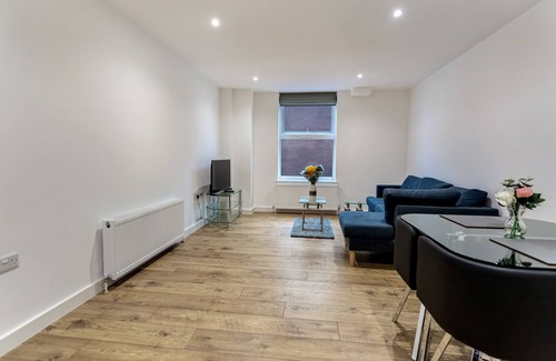Slough Apartment | 1 Bed, Sleeps 3, Free Parking, Wifi
